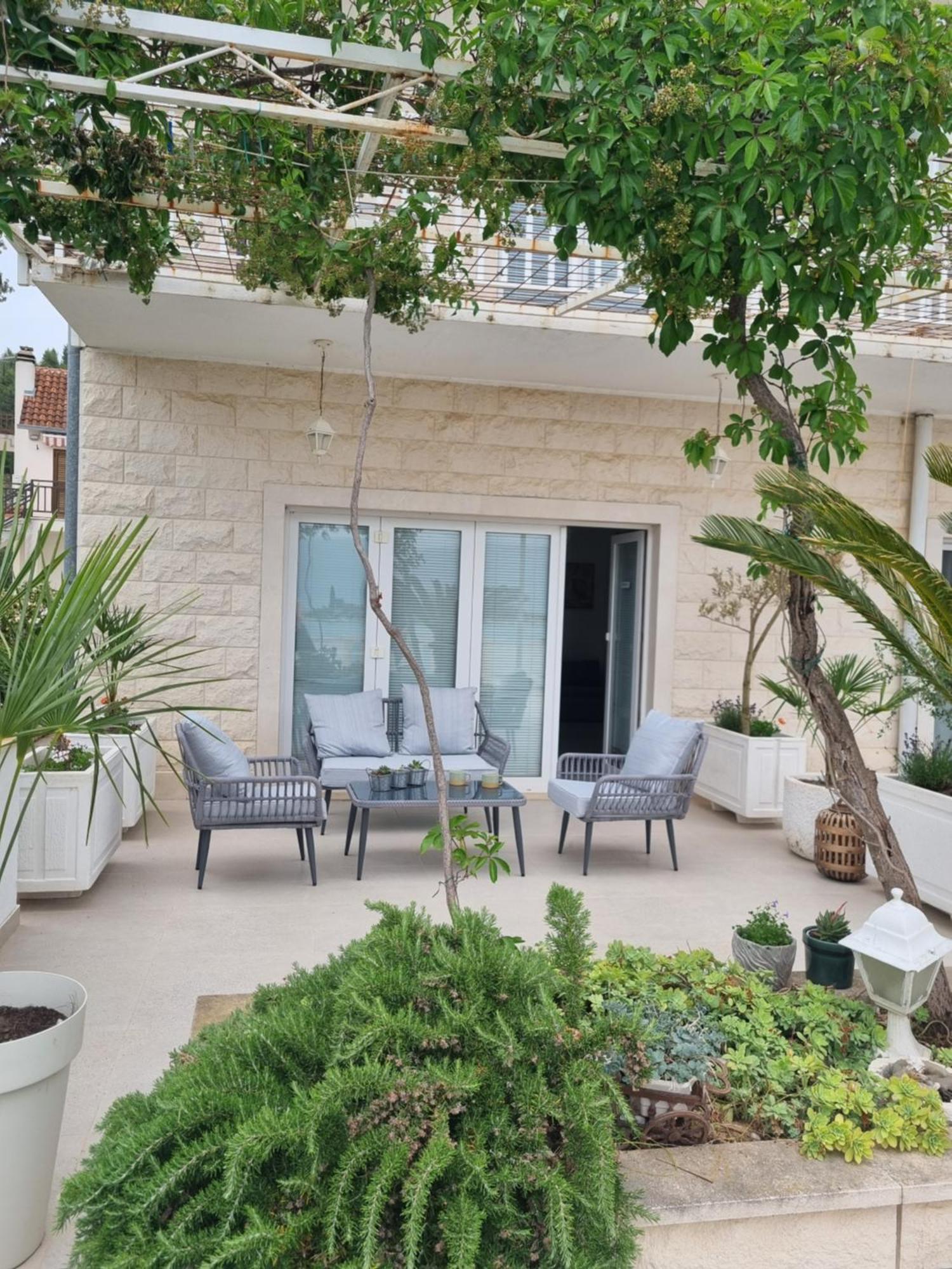 Villa Ante Apartments Blace Bagian luar foto